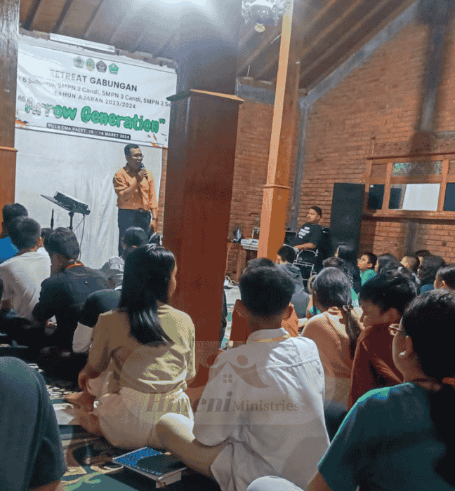 About Hineni Ministries
