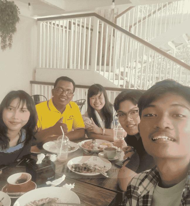 About Hineni Ministries