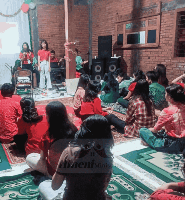 About Hineni Ministries