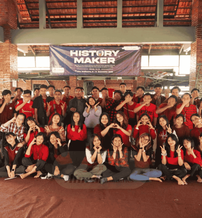 About Hineni Ministries