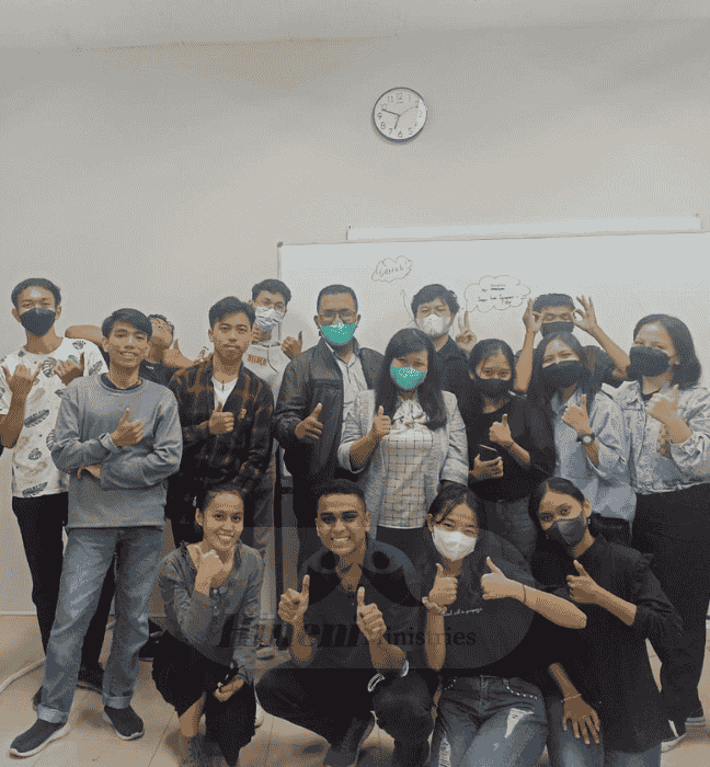 About Hineni Ministries
